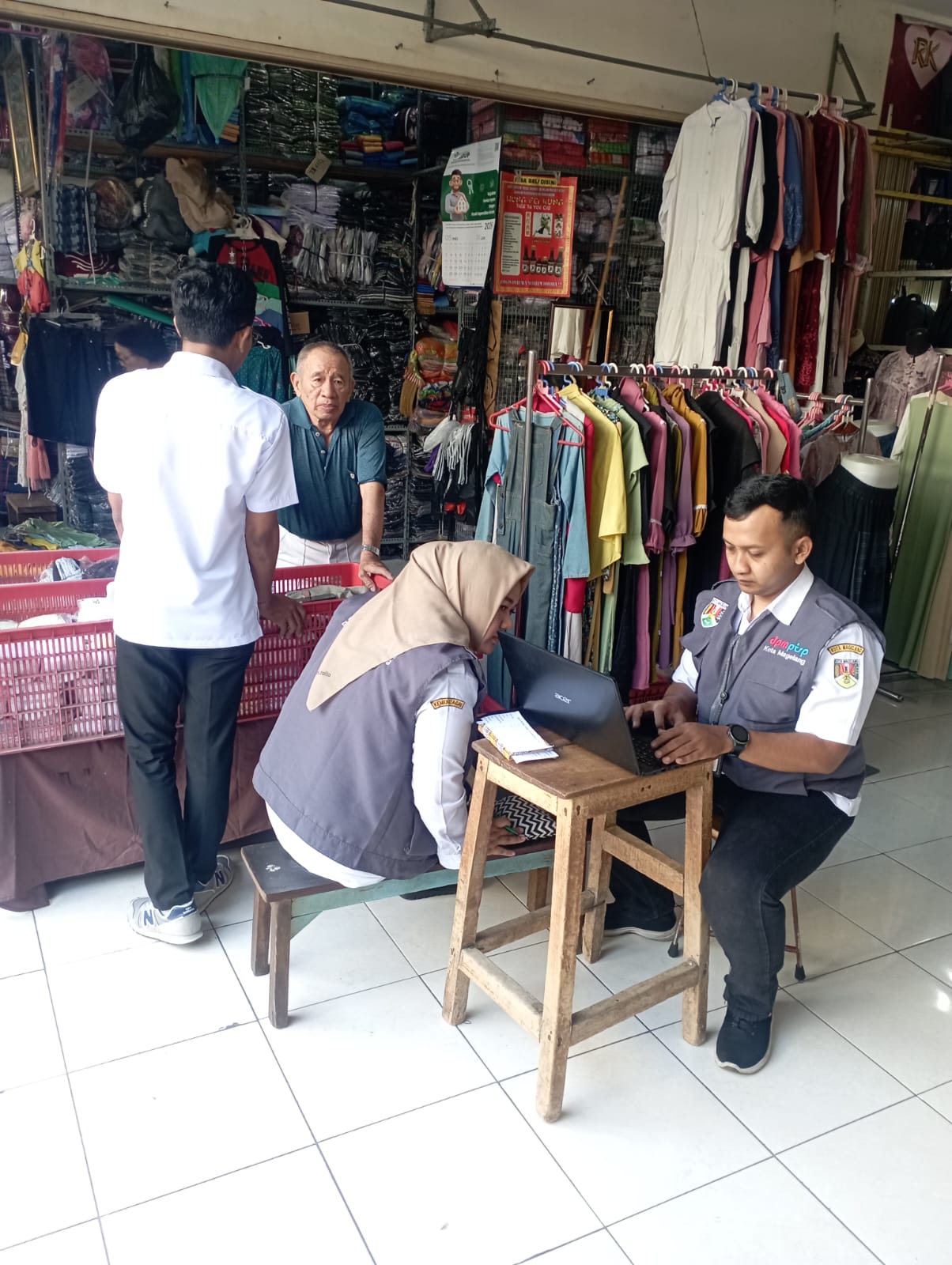 DPMPTSP Kota Magelang Hadir di Pasar Rejowinangun Melalui Pelayanan Jempol Keren NIB untuk Permudah Legalitas Usaha Masyarakat